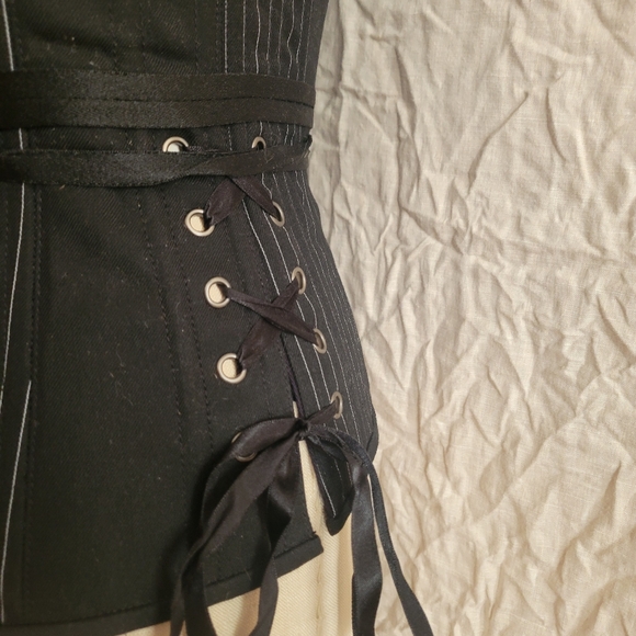 Pinstripe Corset - Picture 3 of 4
